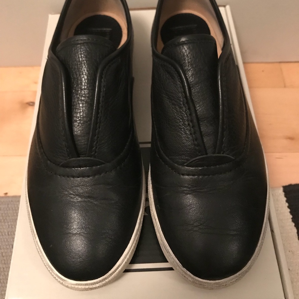 Frye Mindy Slip On Black Leather Size 6 - Picture 4 of 7